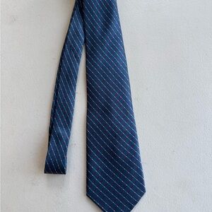 Elegant Navy and Red Patterned Tie